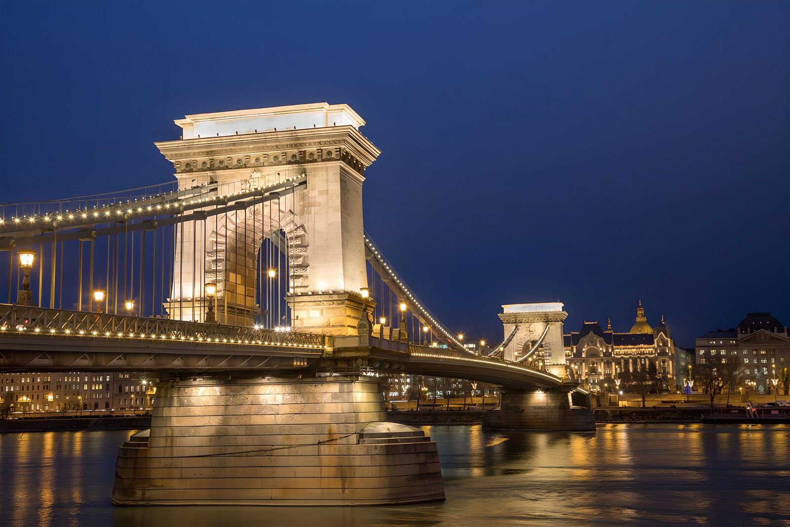 OCUK45335: Chain Bridge: A Nighttime Elegance