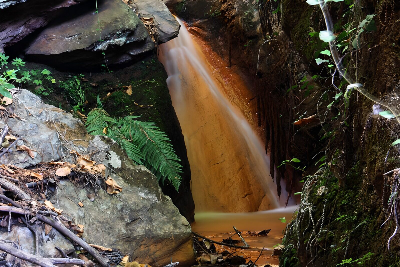 OCUK46477: : Serene Waterfall in a Lush Forest