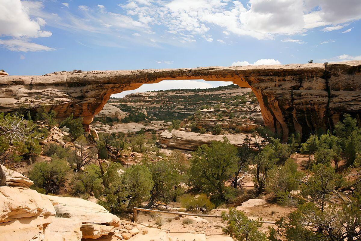 OCUK17106: Natural Stone Bridge Over Canyon