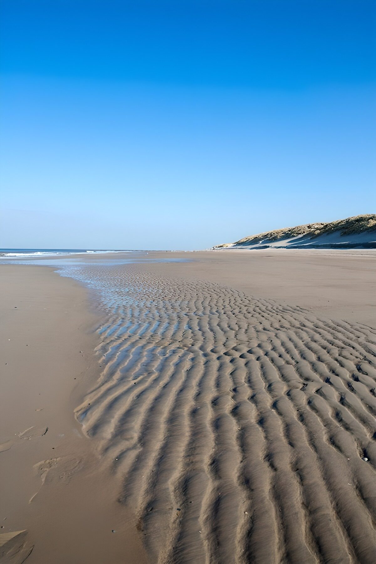 OCUK23490: Wave pattern on beach 2
