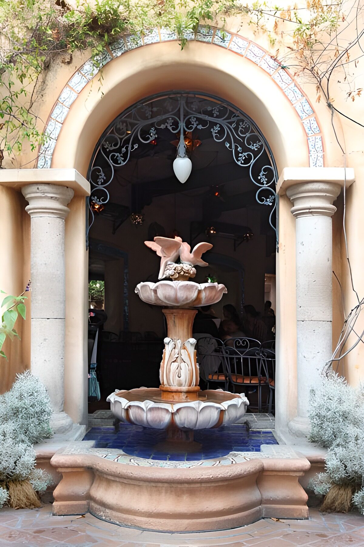 Round arch with fountain and inside  view