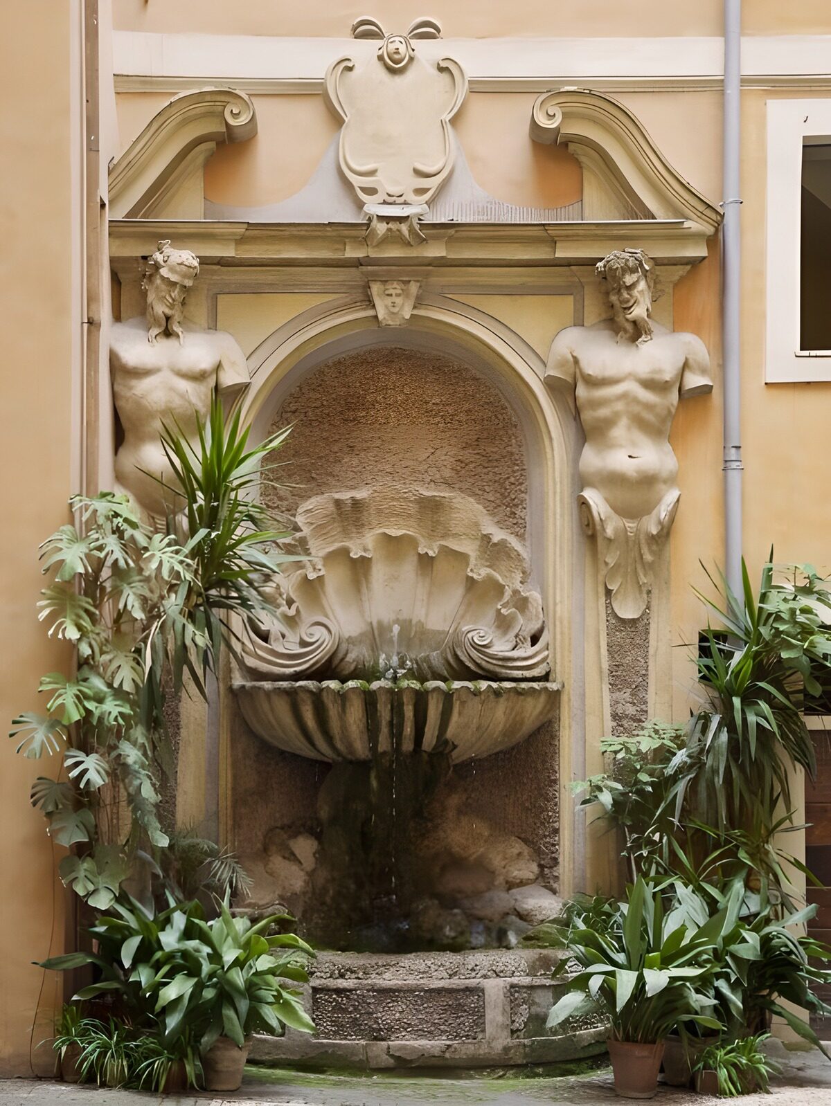 OCUK12553: Elegant Courtyard Fountain with Statues