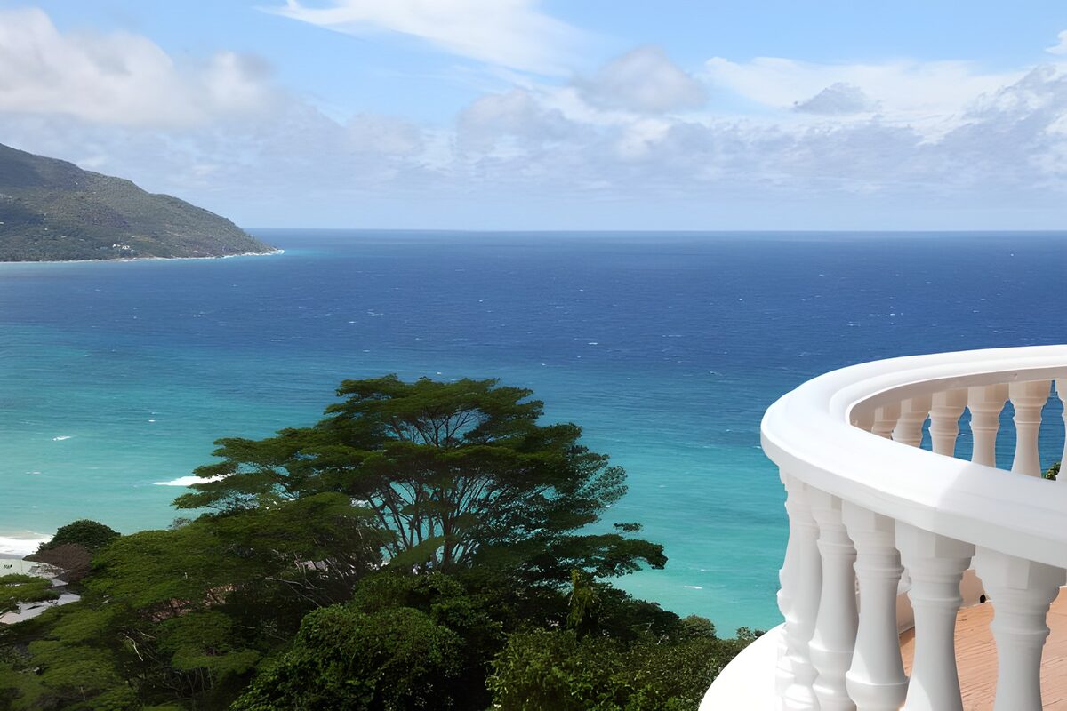 OCUK92171: White balcony and view on blue ocean