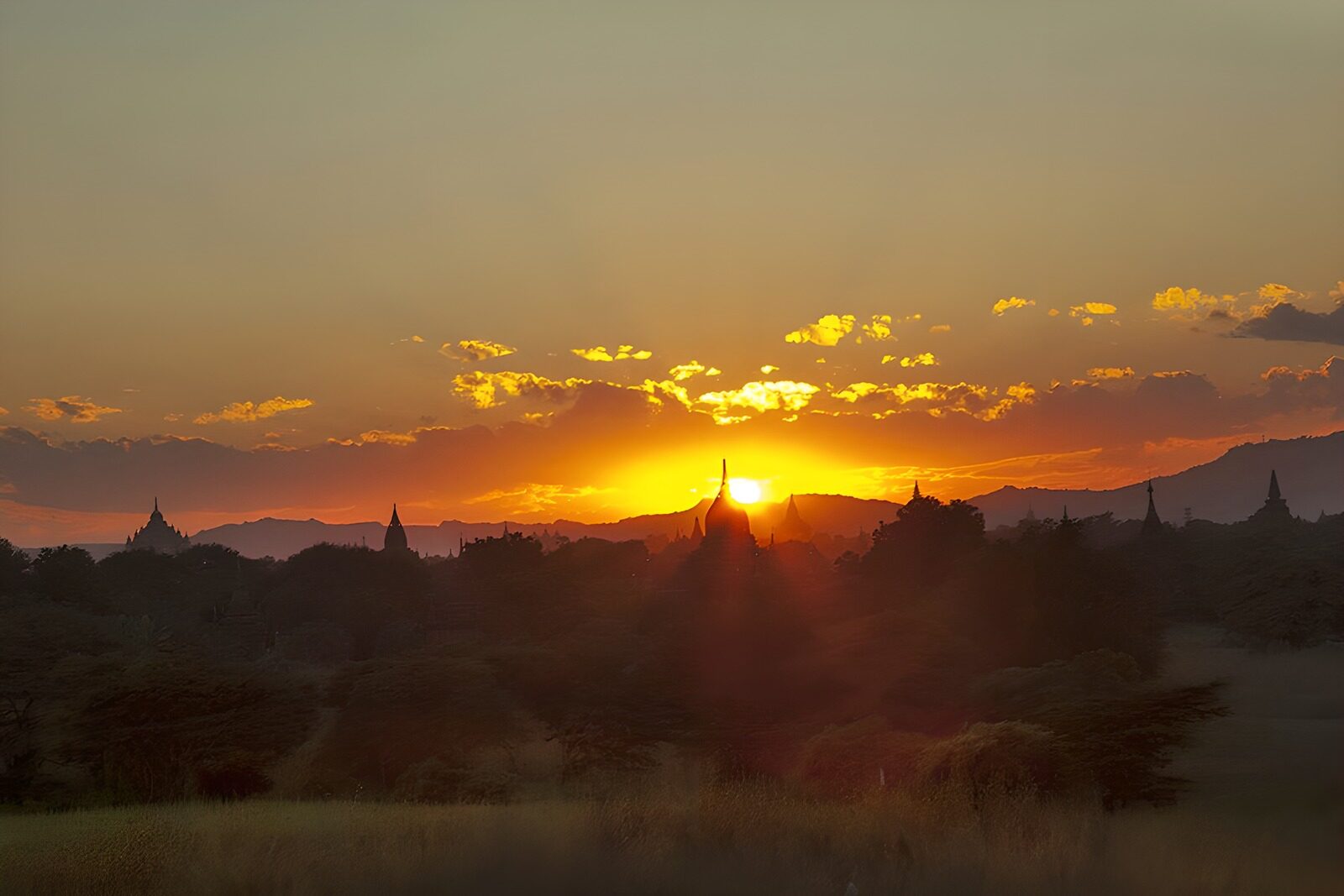 OCUK39967: Enchanting Sunset Over Ancient Temples