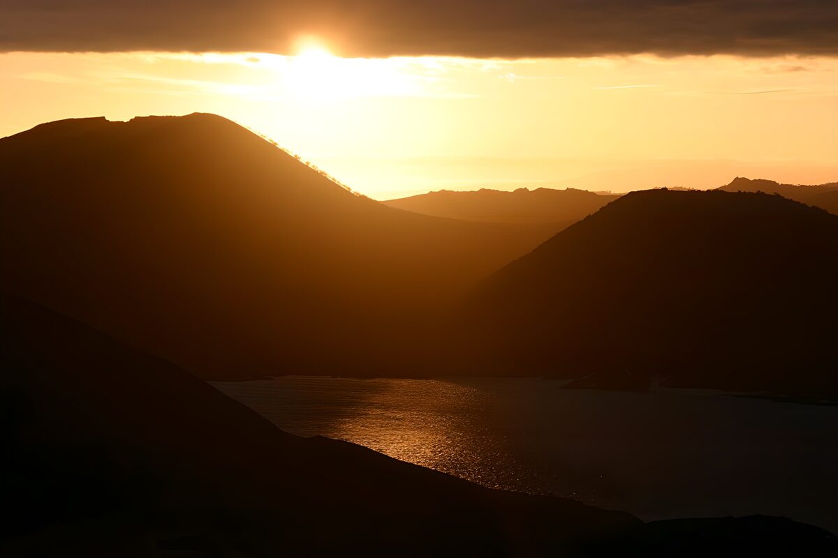 OCUK45719: Golden Horizon at Dusk