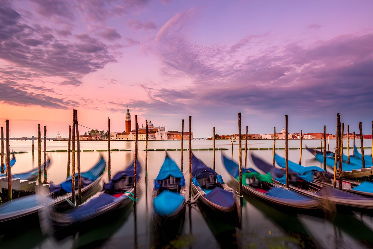 OCUK38214: Serene Sunset over Venetian Gondolas