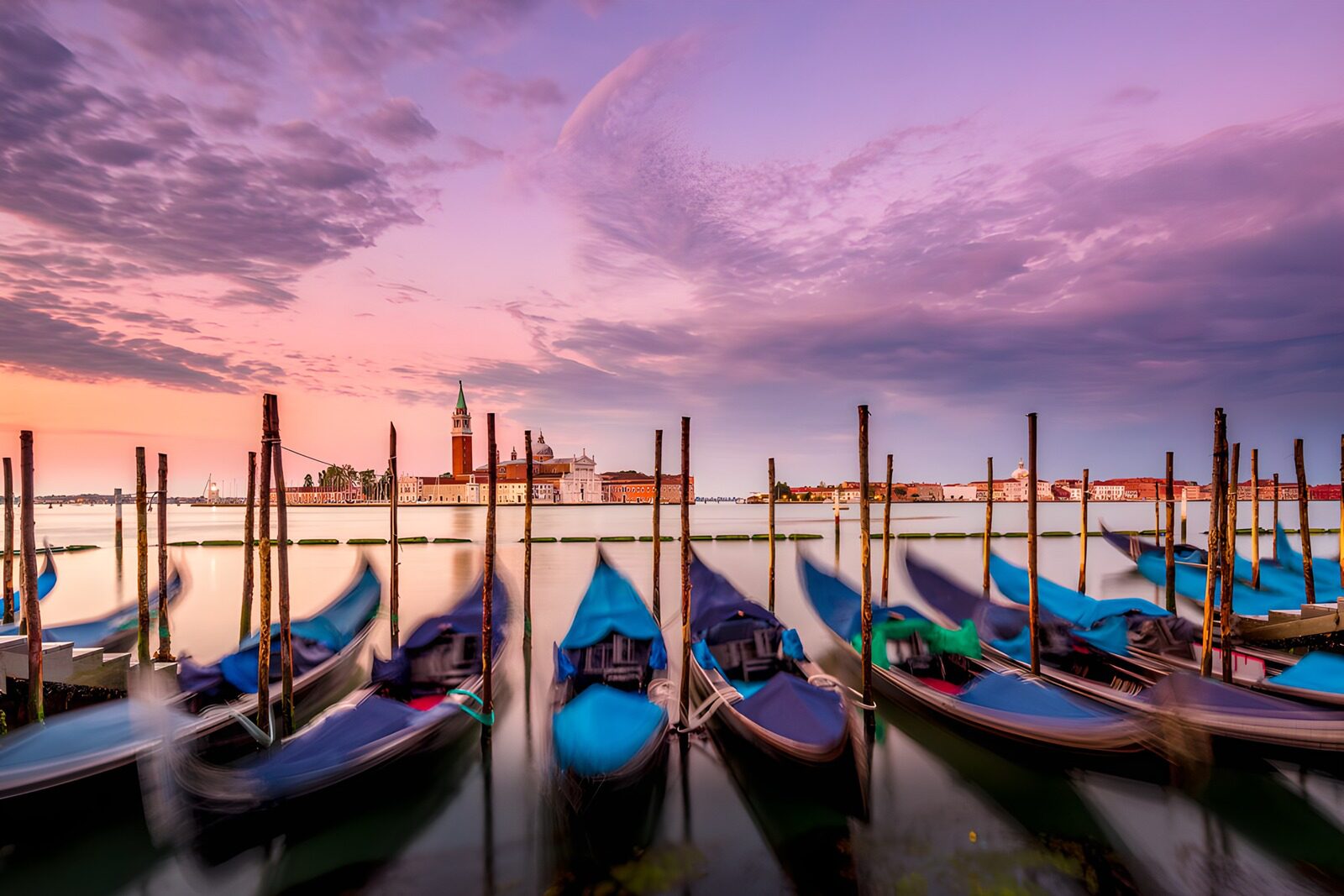 OCUK38214: Serene Sunset over Venetian Gondolas