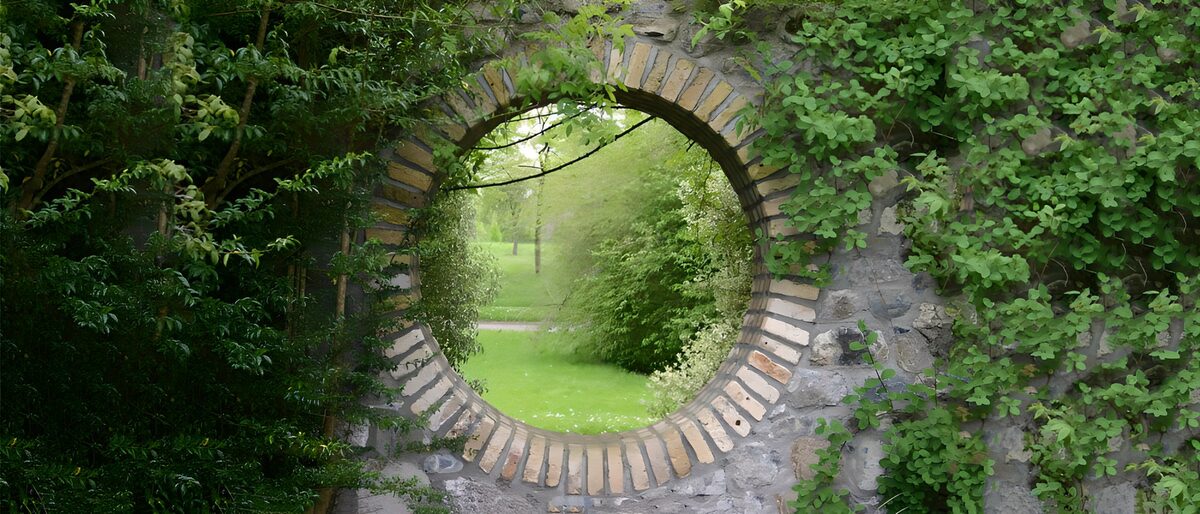 OCUK21066: Circular Portal Through Greenery