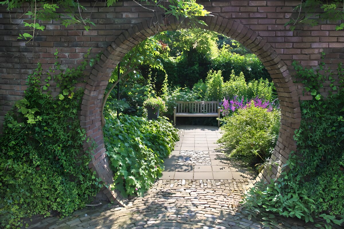 OCUK80767: Tranquil Garden Gateway