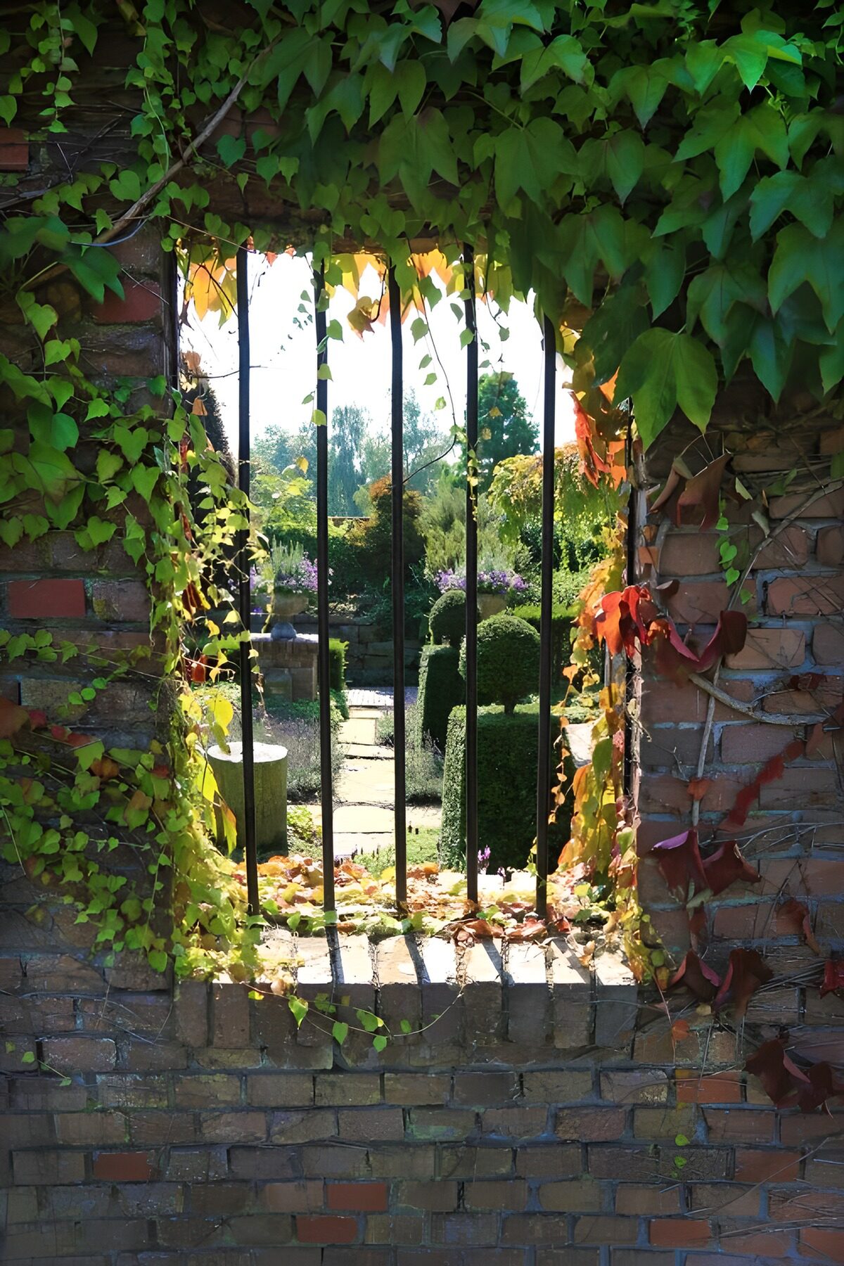 Trompe-l'œil with bars in a wall