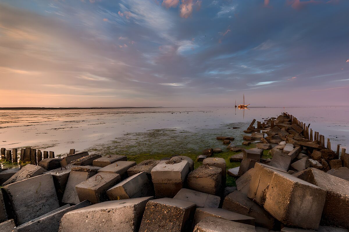 OCUK73864: Tranquil Seaside at Dusk