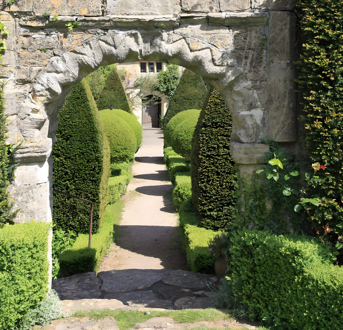OCUK41034: Serene Garden Pathway