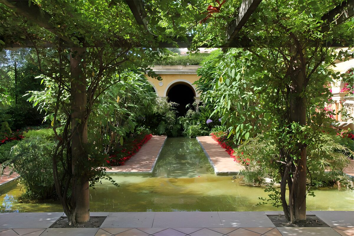 OCUK96748: Serene Garden Retreat