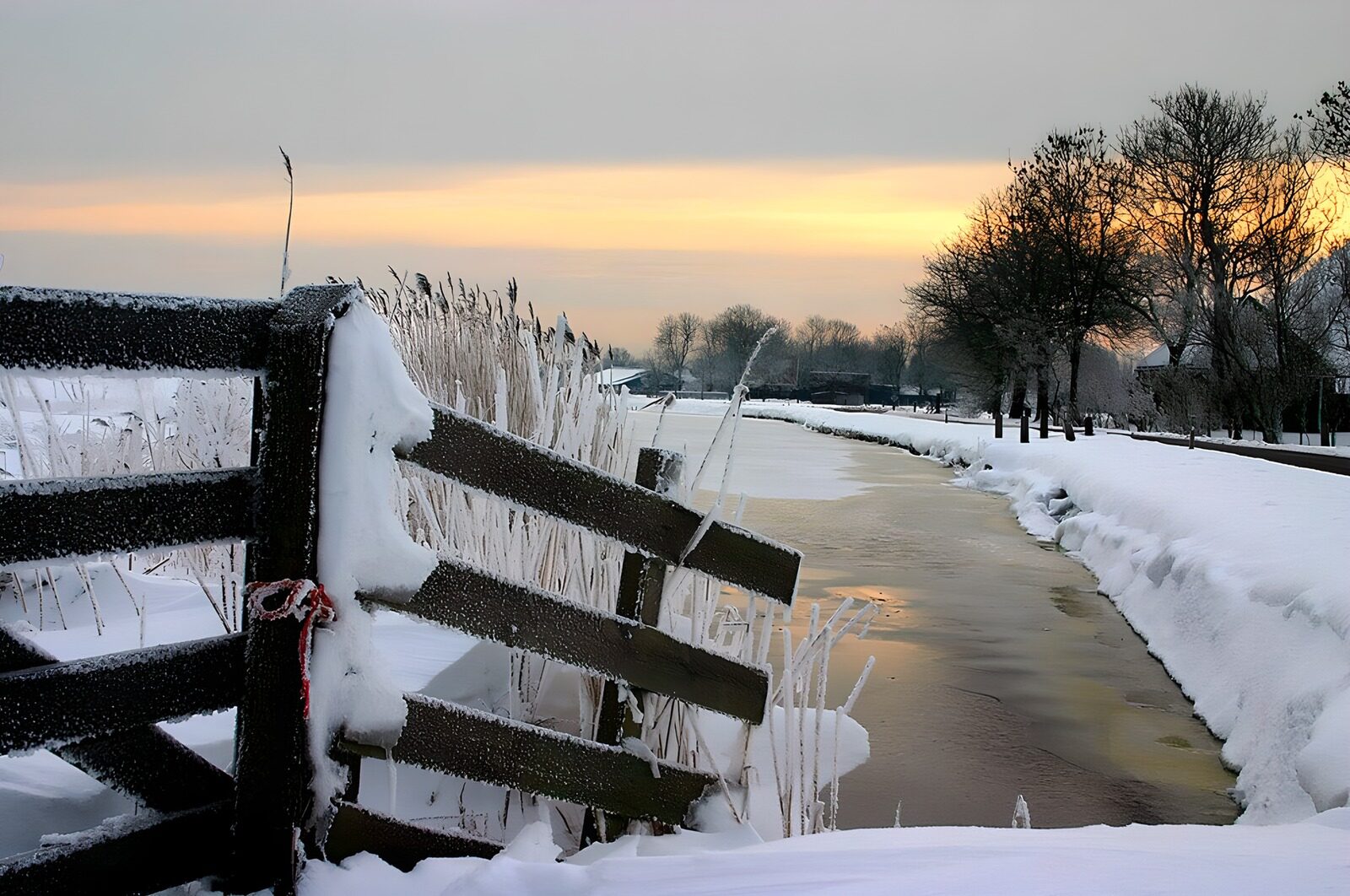 OCUK56884: Frosty Winter Evening by the Water