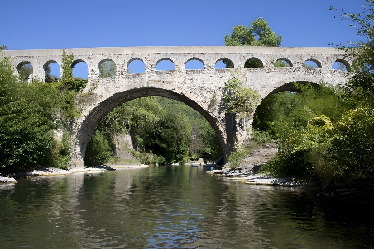 OCUK25668: Scenic Stone Arch Bridge