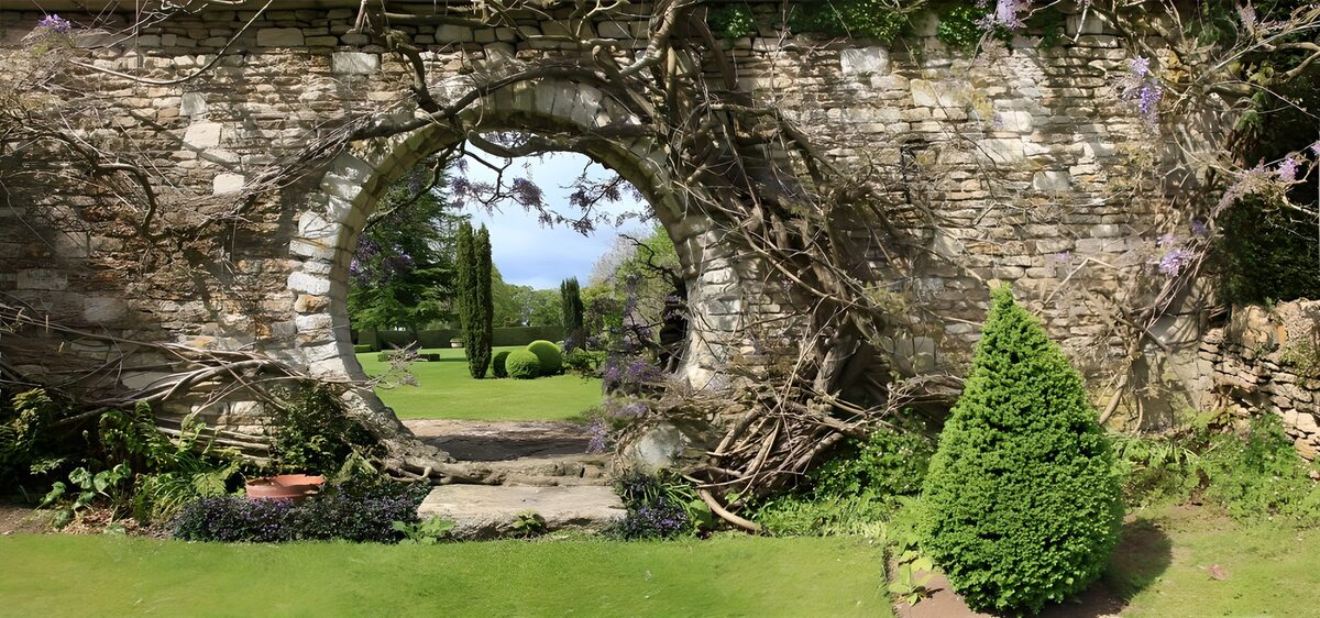 OCUK76155: Enchanted Garden Archway