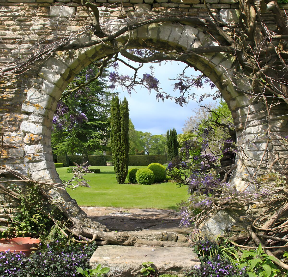 OCUK18508: Tranquil Garden View Through Stone Arch