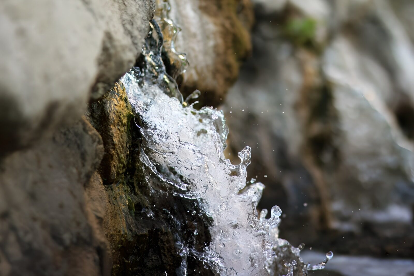 OCUK87027: Gentle Cascade of Water