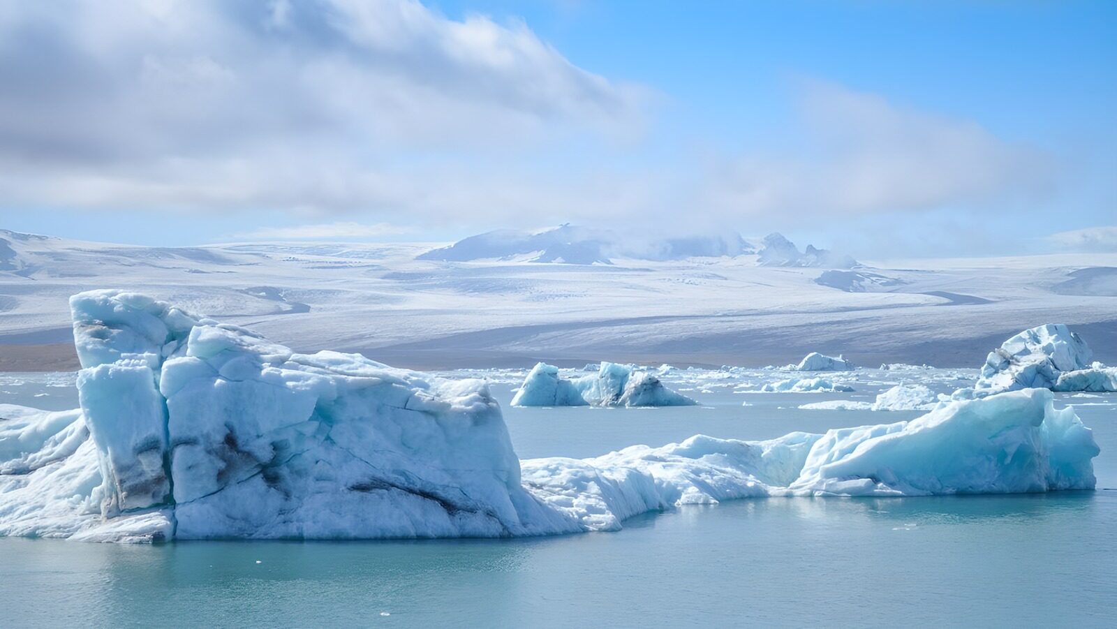 OCUK72370: Glacial Serenity in a Polar Landscape