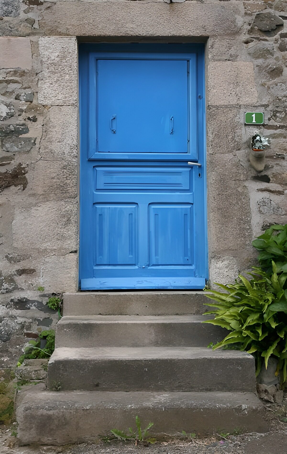OCUK28680: Blue door, house with steps