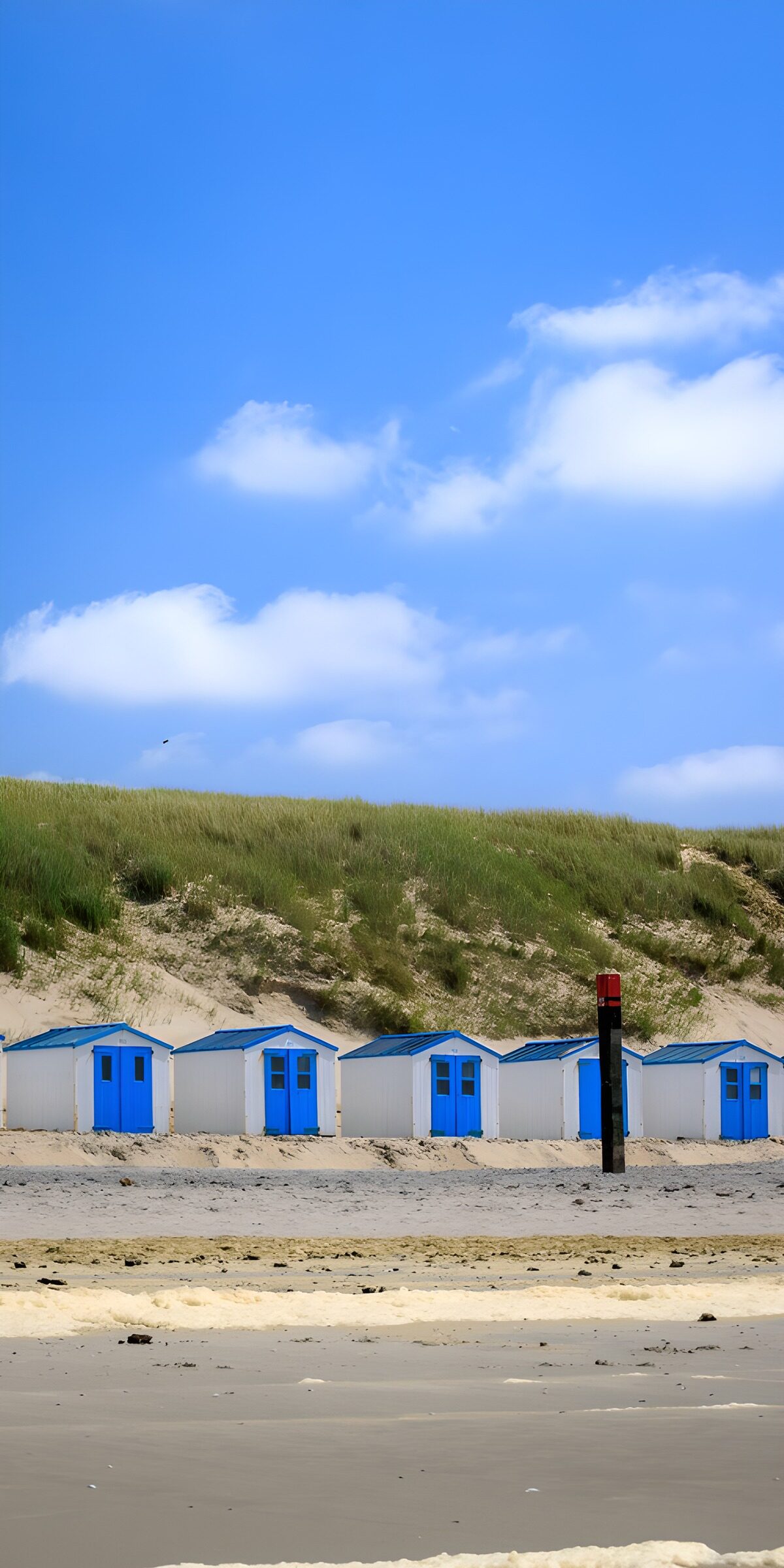OCUK21873: Colorful Beach Huts on a Sunny Day