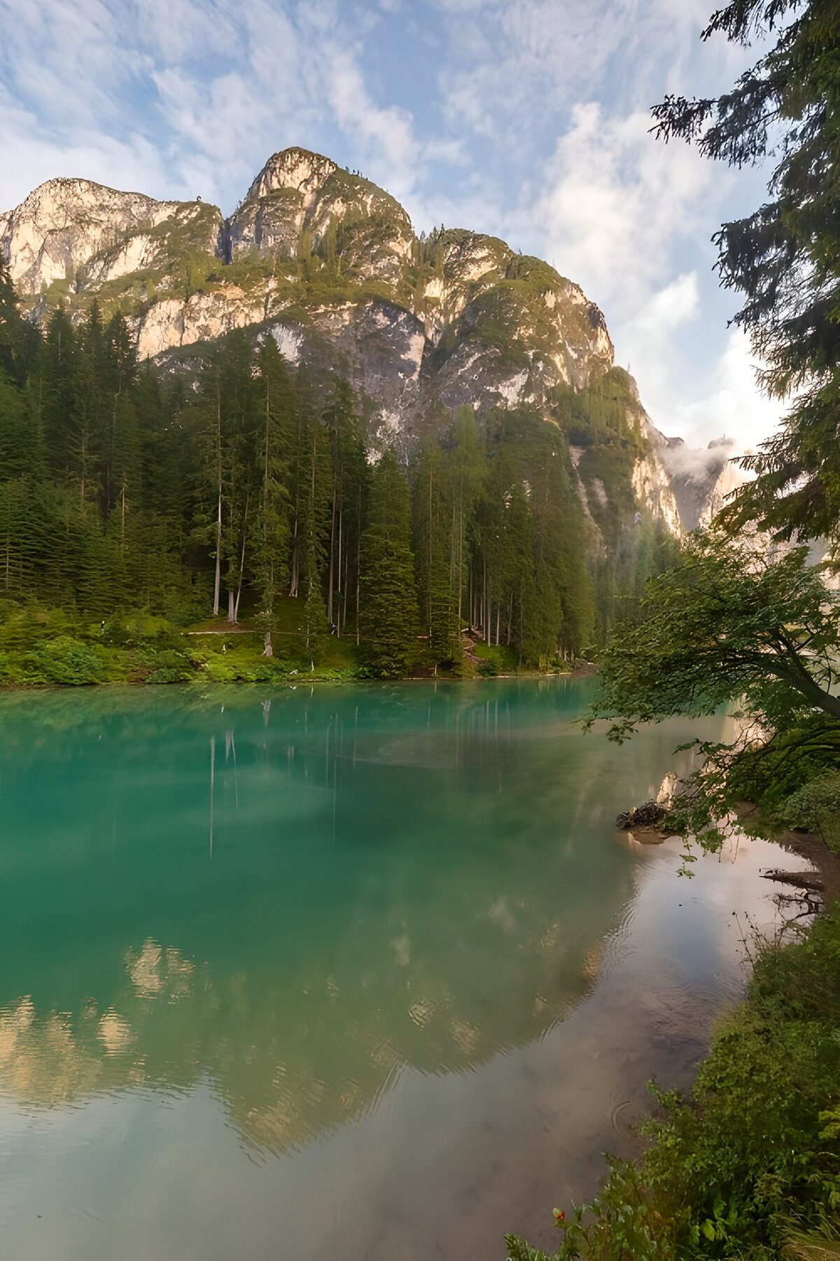 OCUK89127: Serene Mountain Lake Reflection