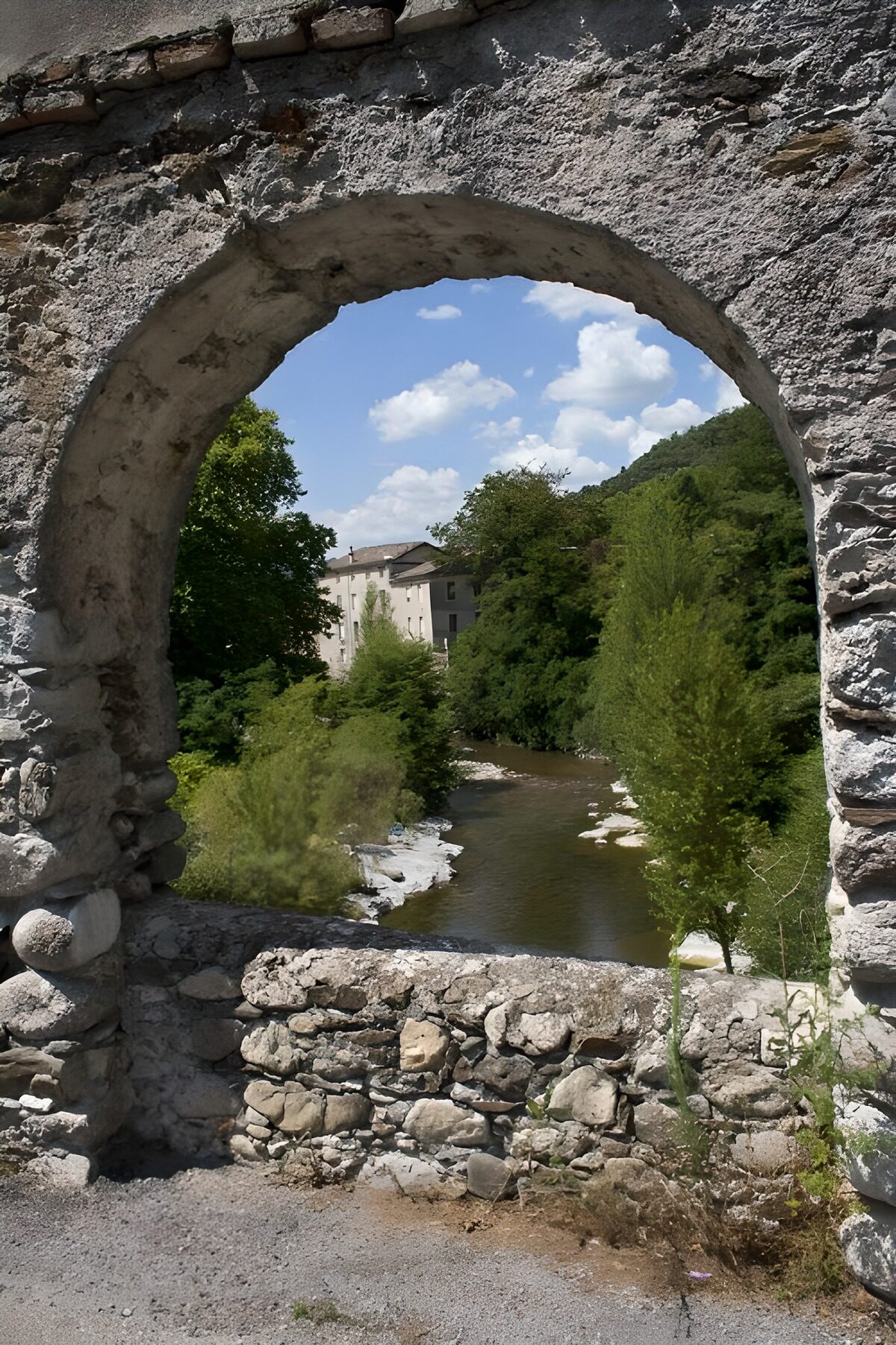 OCUK91111: Scenic View Through Ancient Archway