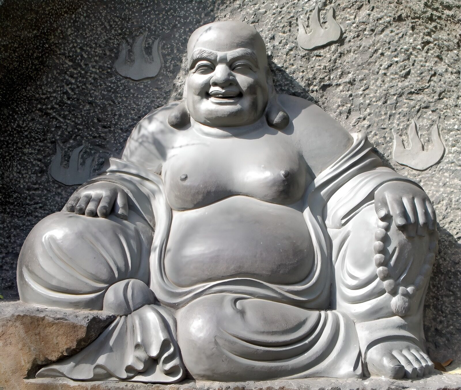 OCUK50533: Serene Smiling Buddha Statue