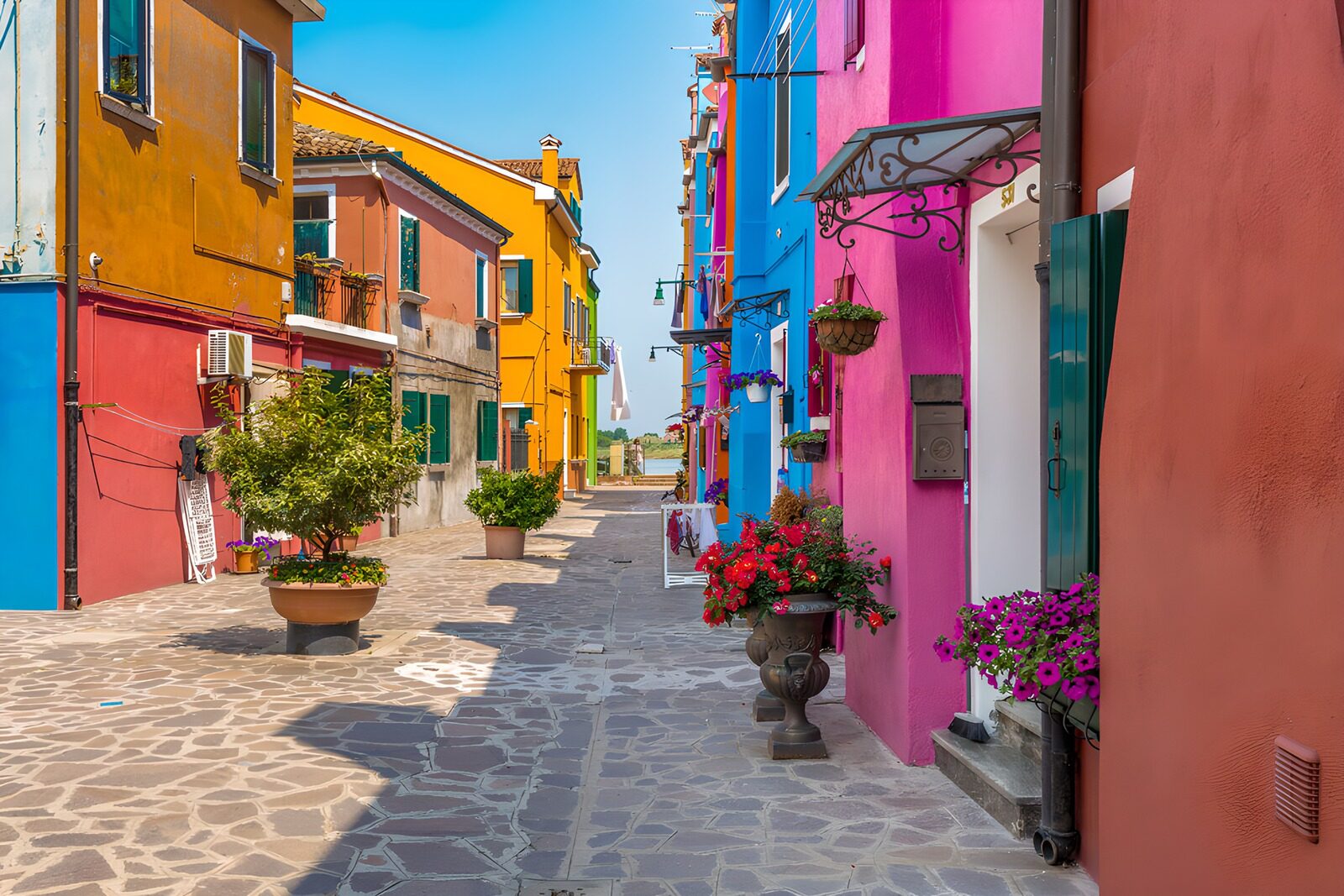 OCUK43455: Colorful Streets of Burano Island