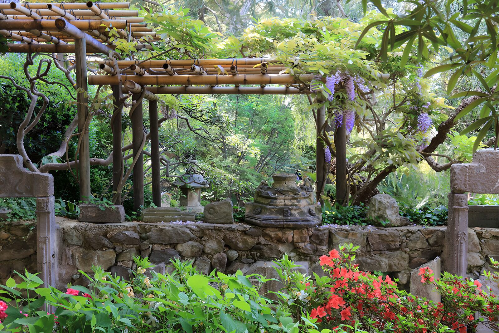 OCUK32254: Tranquil Garden Oasis
