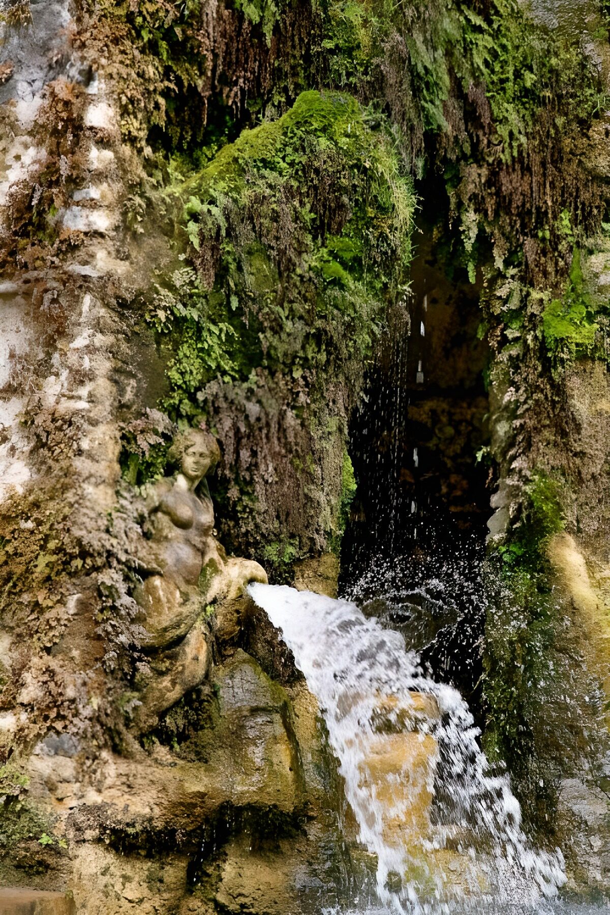 OCUK27577: Enchanted Waterfall Sculpture