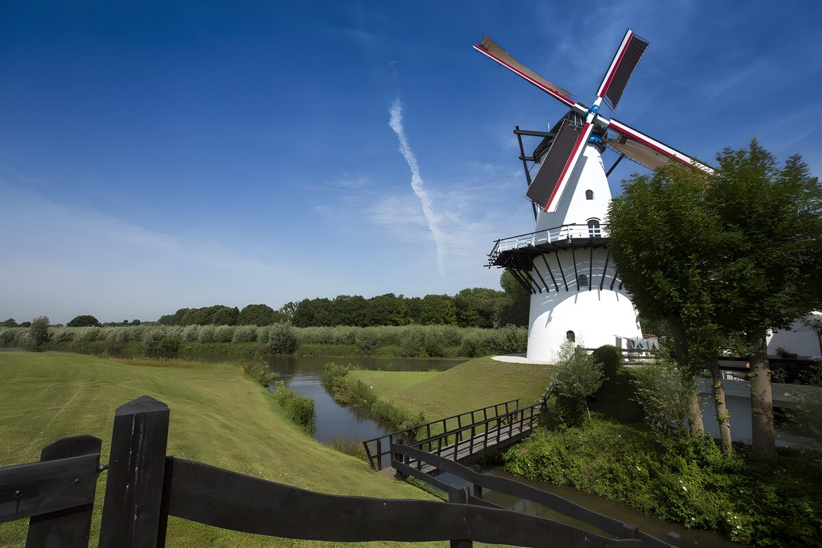 OCUK40432: White mill along the canal