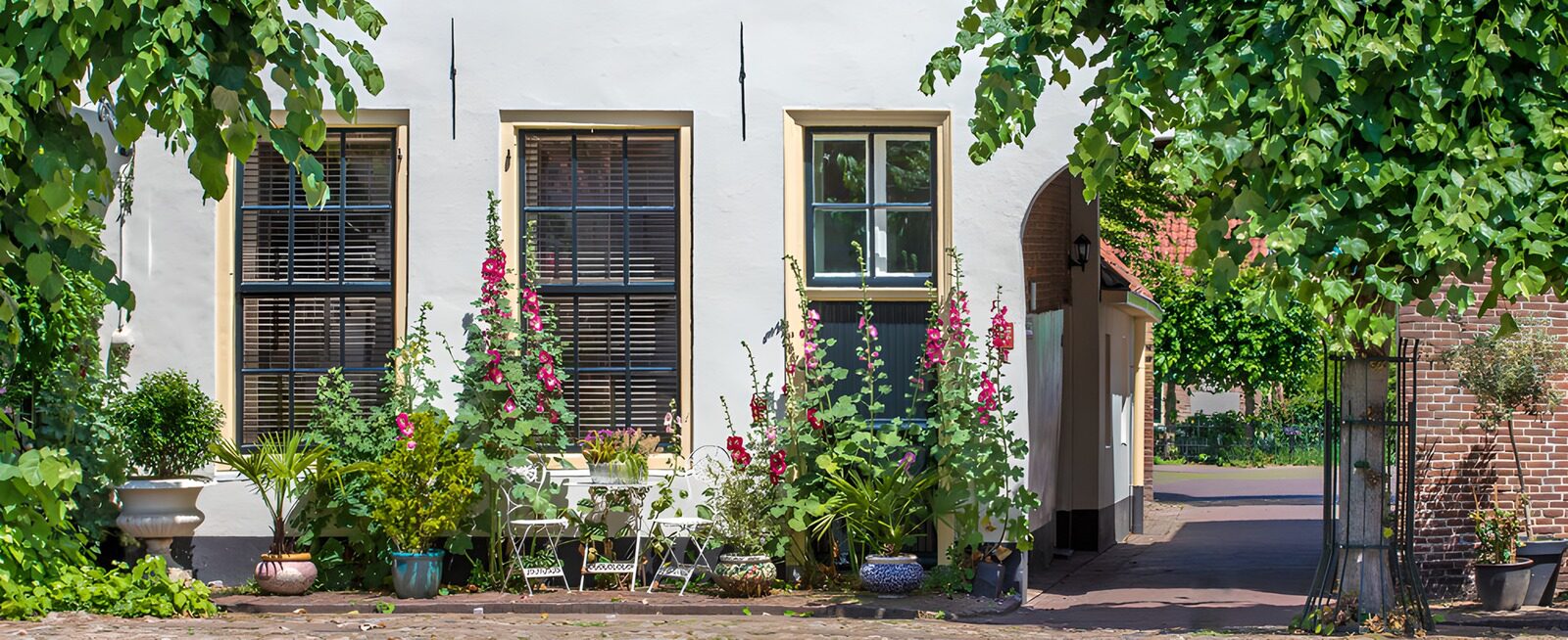 OCUK75915: Charming Flower-Adorned Facade