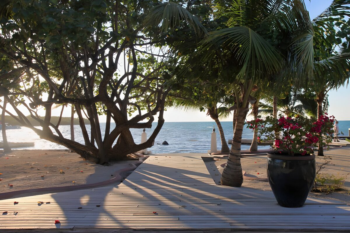 OCUK28199: Tranquil Beachside Escape