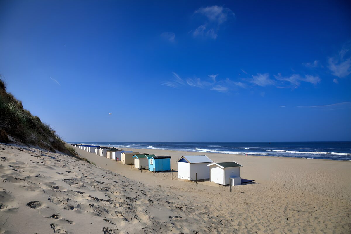 OCUK42352: Tranquil Beachside Cabins