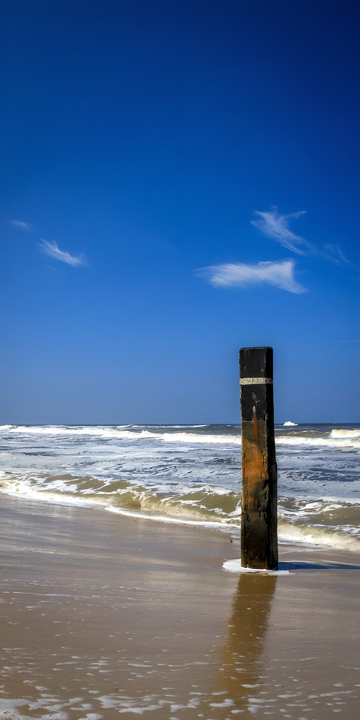OCUK89755: Serene Beach Post at Seaside