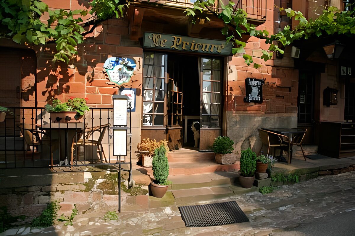 OCUK76777: Medieval French restaurant with terrace