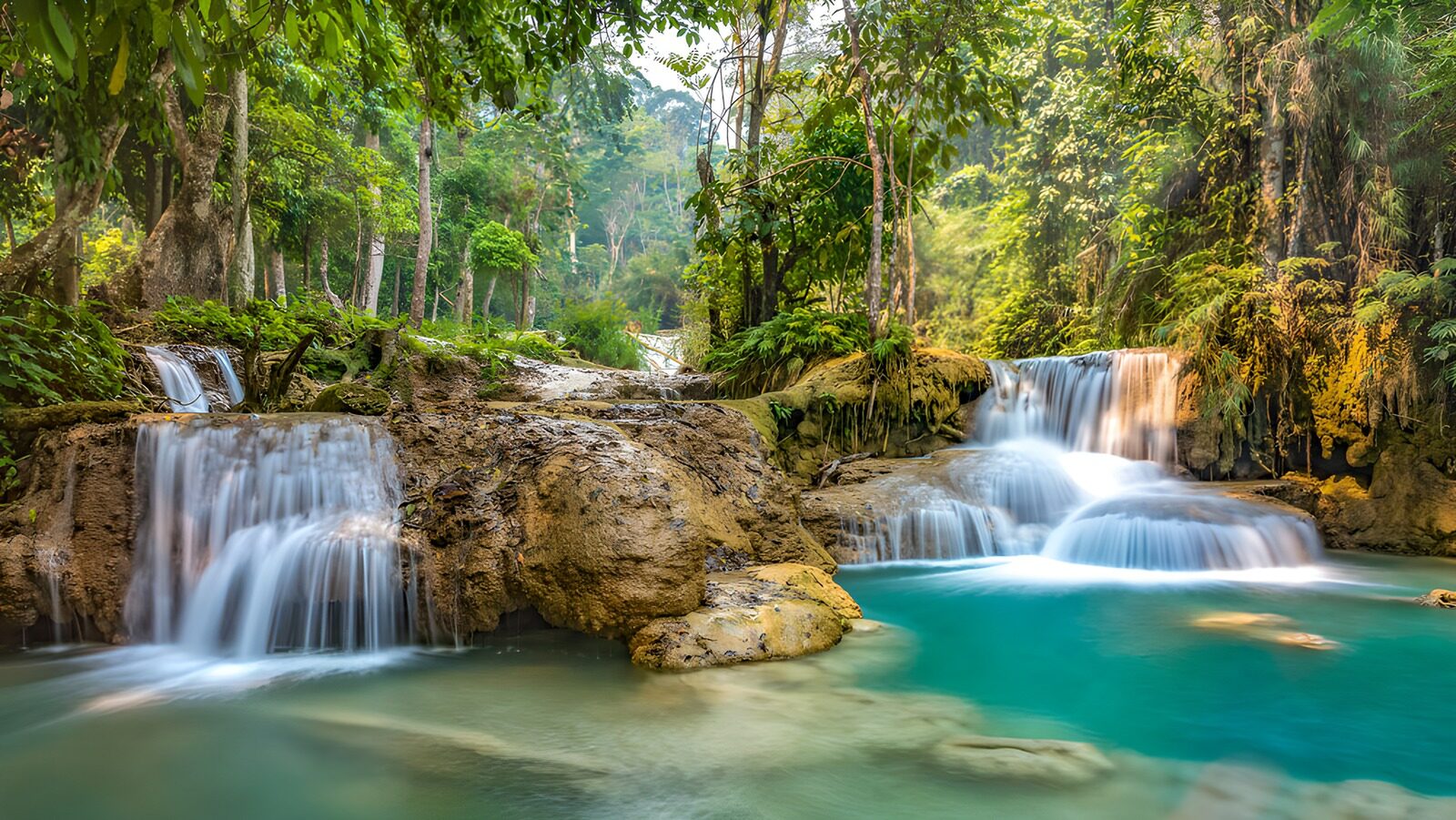 OCUK37981: Serene Waterfalls in Lush Greenery