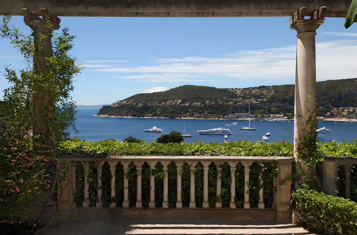 OCUK66471: Tropical balcony with view to the ocean