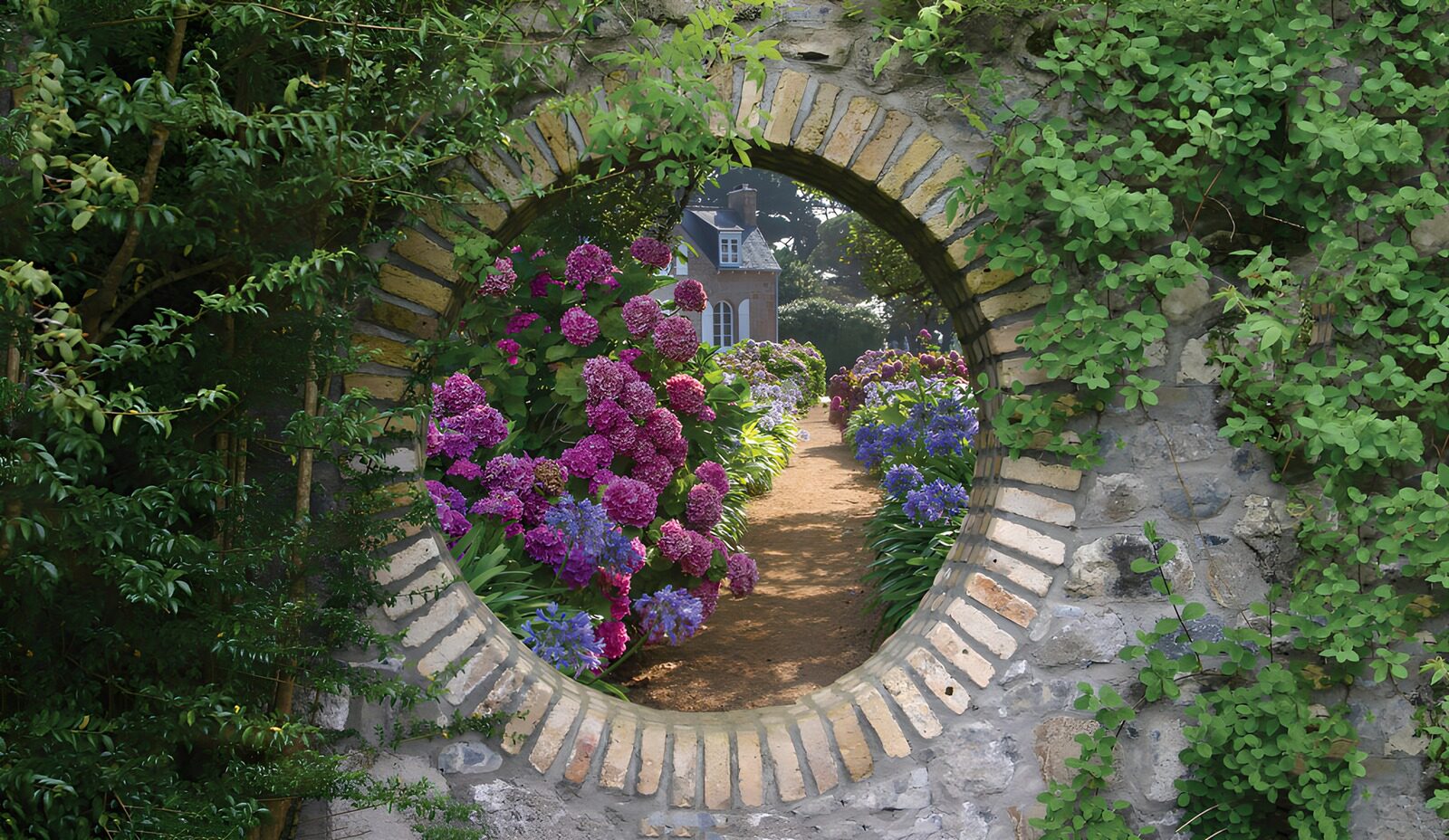 OCUK95139: View Through the Garden Archway