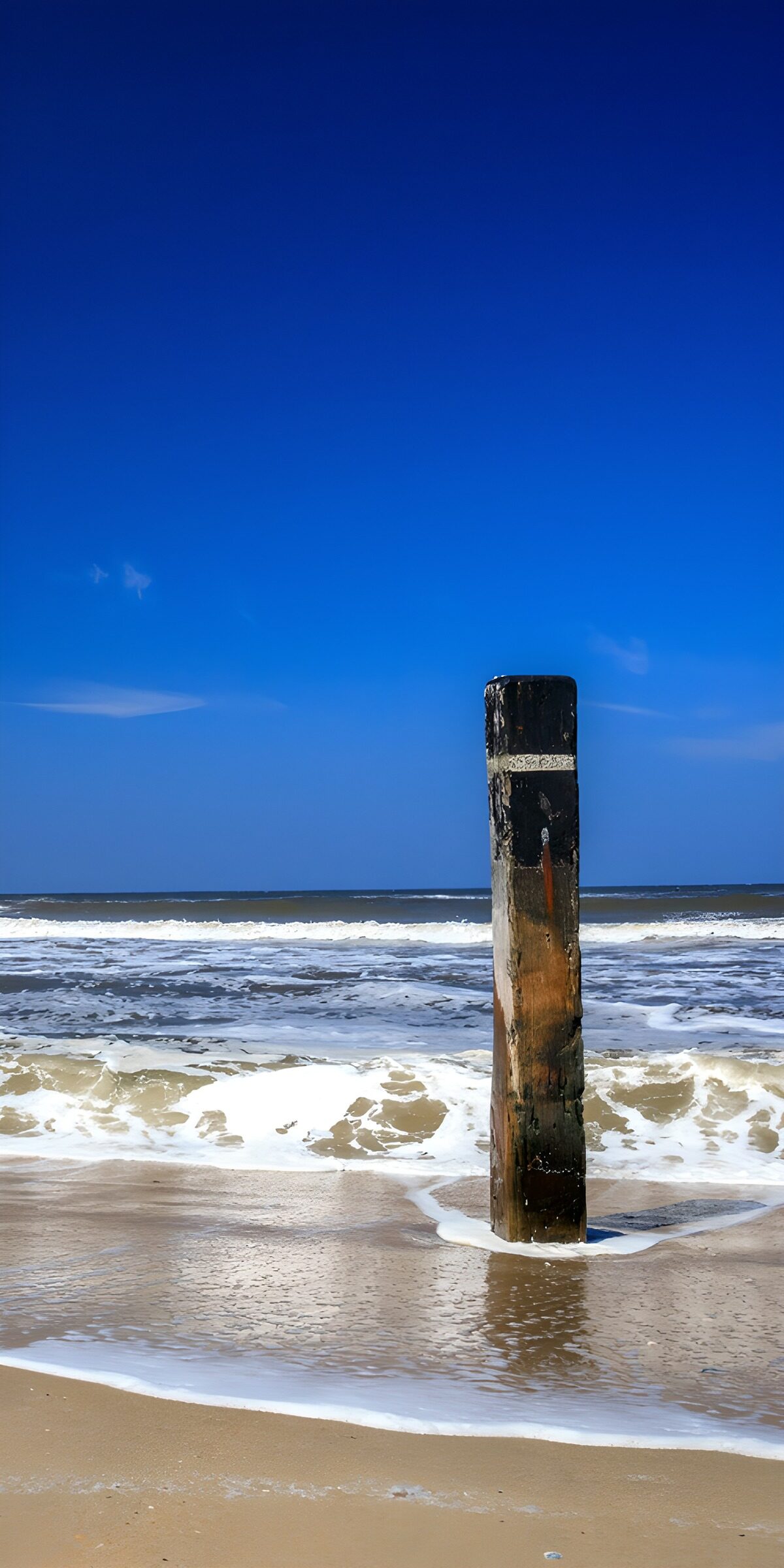 OCUK71136: Coastal Post by the Shoreline