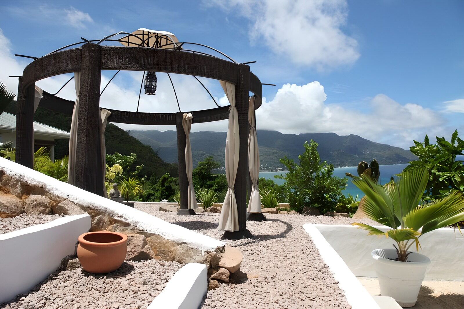 OCUK81411: Serene Garden Pavilion with Ocean View