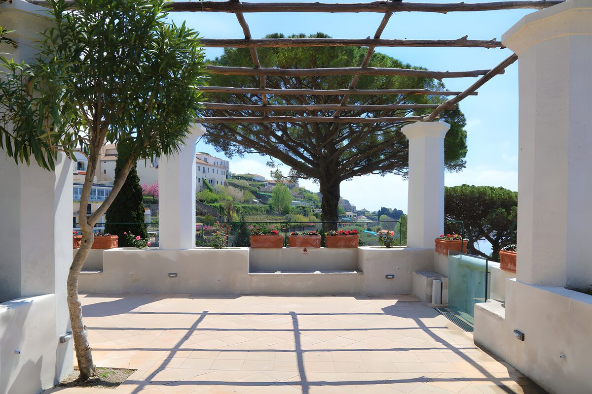 OCUK26223: Serene Outdoor Terrace with Scenic View