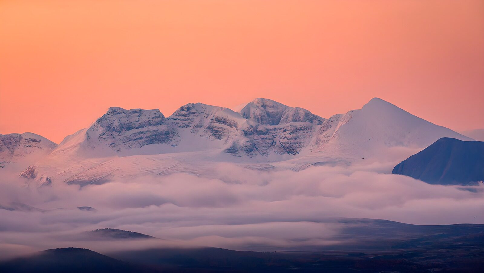 OCUK60786: Majestic Peaks at Dusk