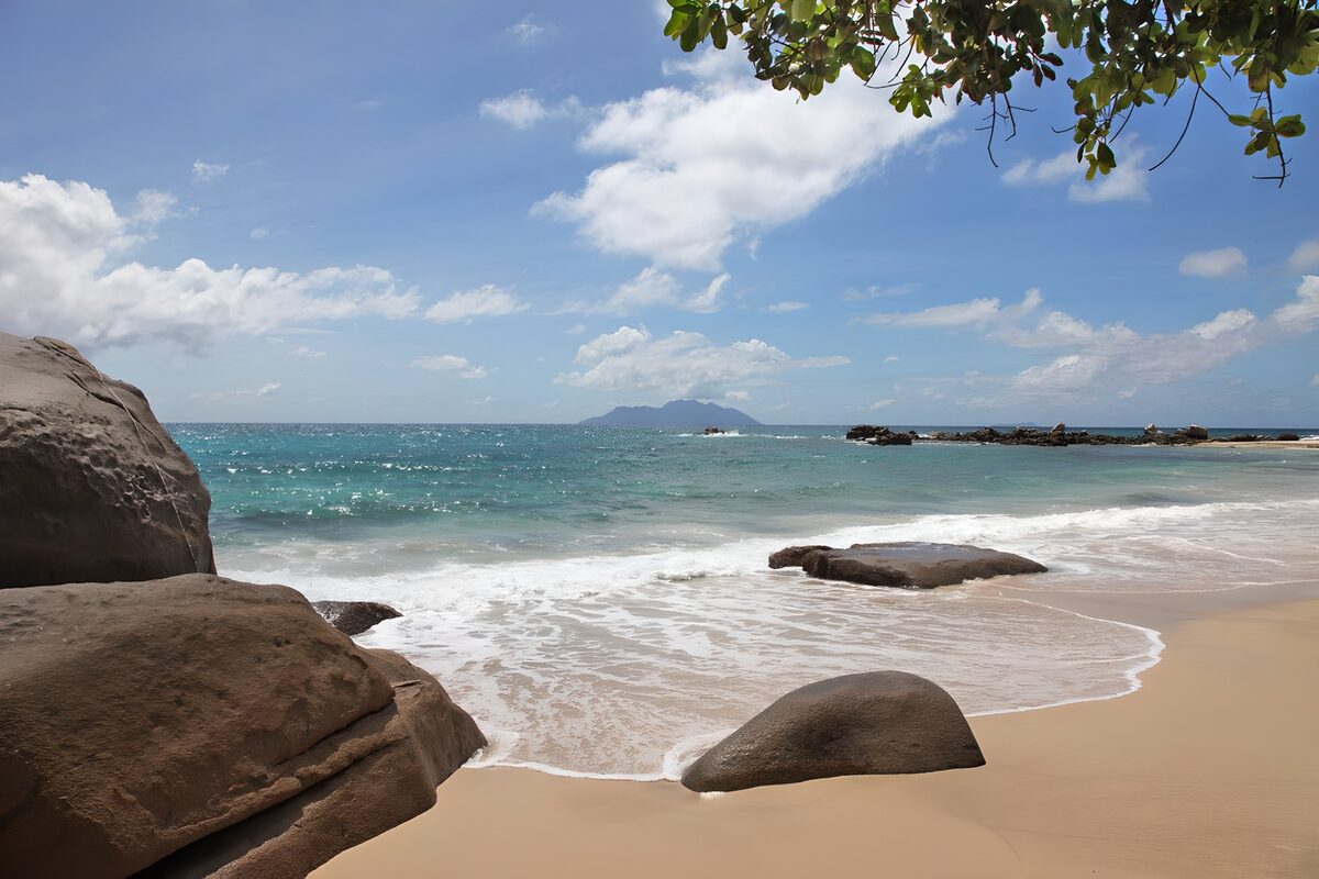 OCUK53342: Serene Beach Escape