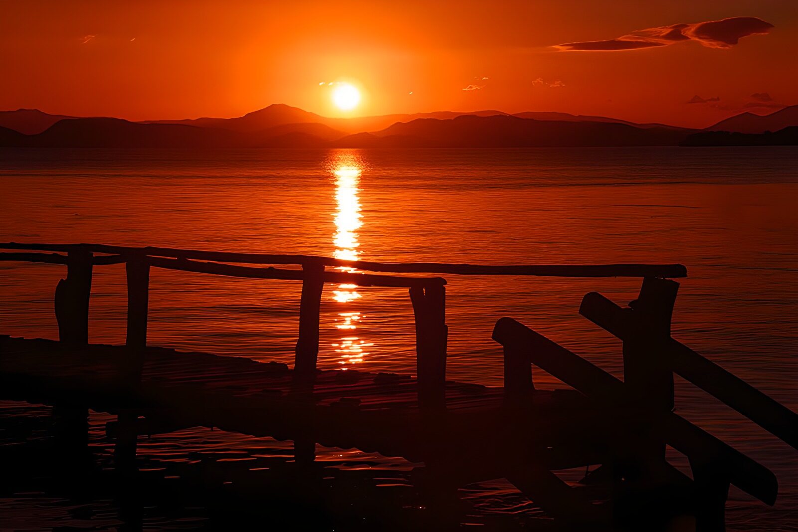 OCUK30482: Serene Sunset Over Tranquil Waters