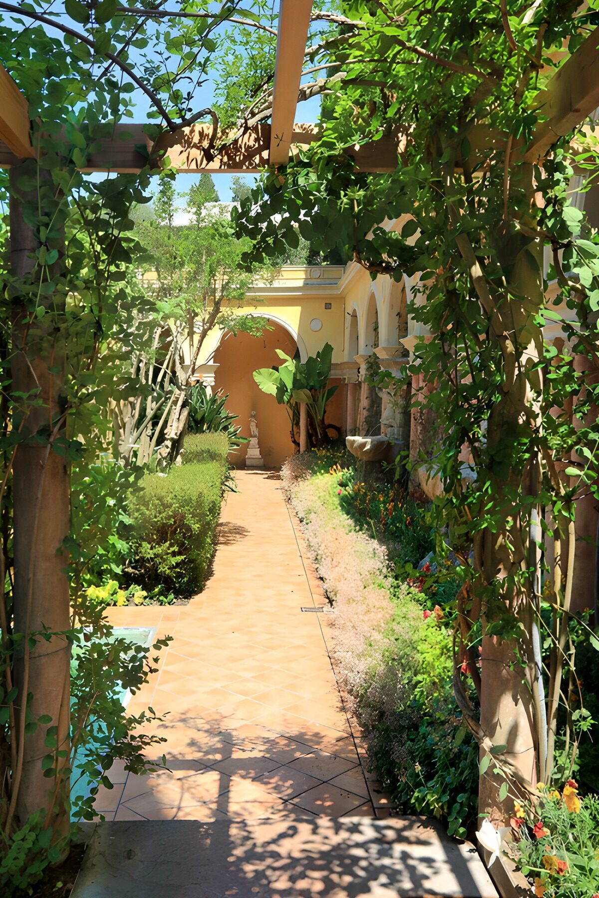 OCUK32352: Serene Garden Pathway