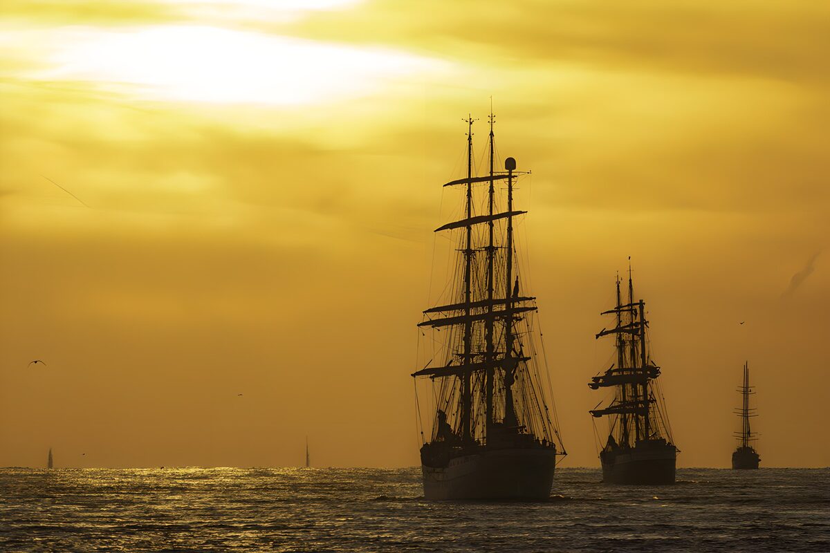 OCUK23835: Sailing Into the Golden Horizon