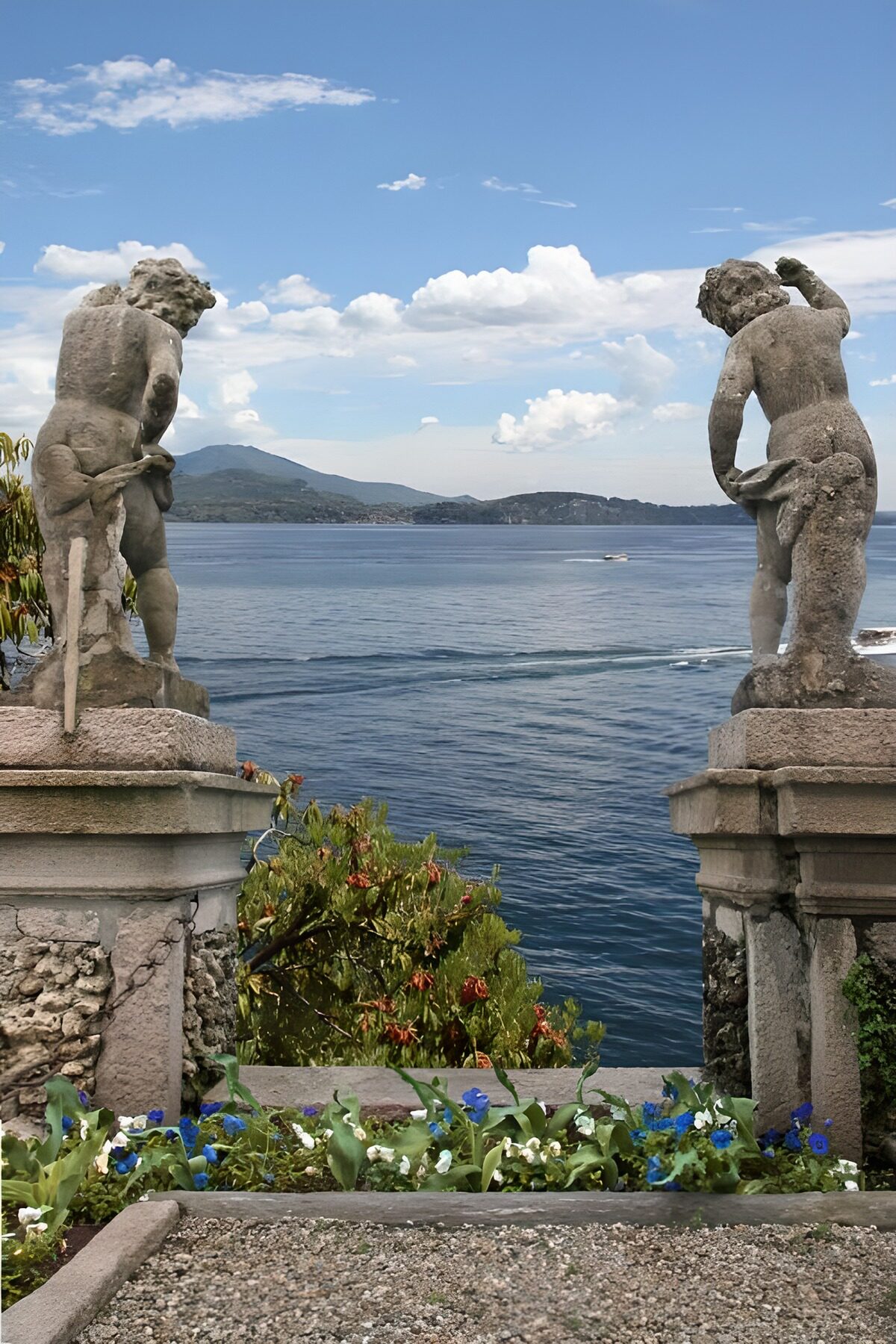 OCUK75270: Scenic View with Statues by the Lake
