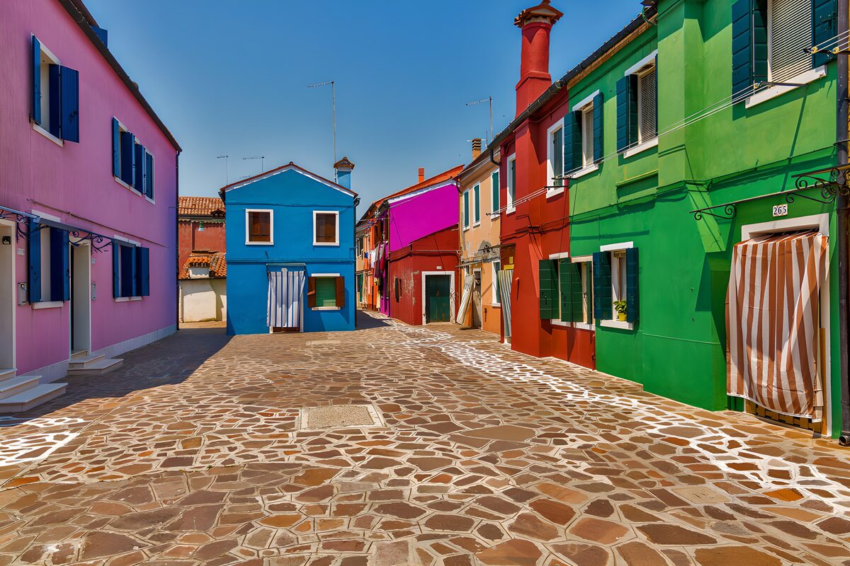 OCUK18013: Colorful Streets of Burano Island